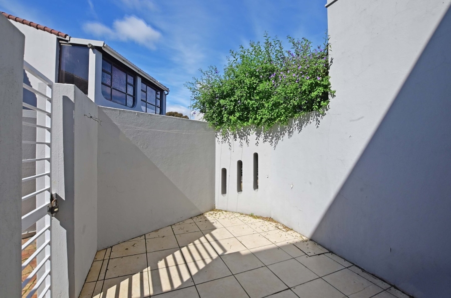 3 Bedroom Property for Sale in Table View Western Cape